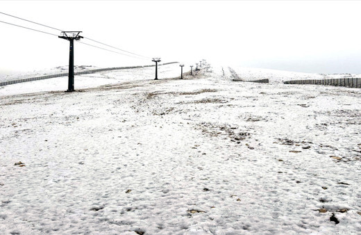 Samsun Akdağ'a mevsimin ilk karı yağdı! Kalınlığı 5 santimetre
