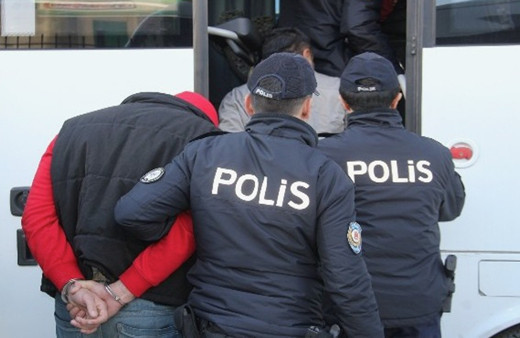 Bursa'da uyuşturucu ele geçirilen araçtaki 2 kişi tutuklandı