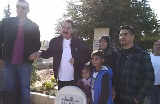 İbrahim Tatlıses'in vefası! Neşet Ertaş'ın mezarını ziyaret etti: "Çok ekmeğini yedik"