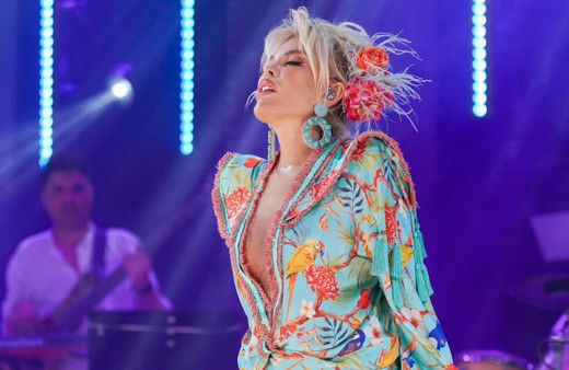 Ajda Pekkan'dan izleyenlere büyük şok! "Evde kaldım"