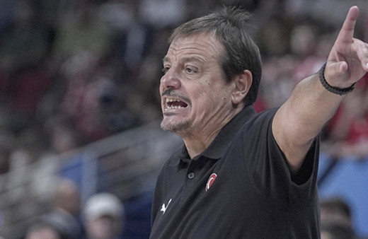 Ergin Ataman Panathinaikos Olympiakos maçının hakemine isyan etti