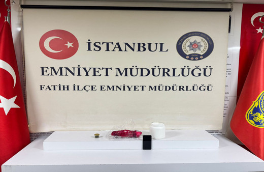 Fatih'te uyuşturucudan 8 yıl 4 ay kesinleşmiş cezası bulunan hükümlü uyuşturucuyla yakalandı