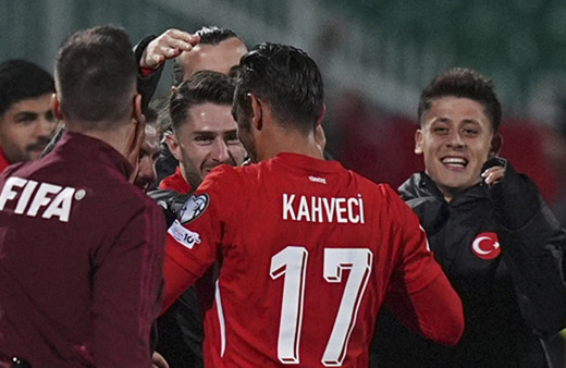 İrfan Can Kahveci kadro dışı bırakılmasıyla ilgili yakın çevresine konuştu