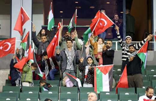 Filistinli çocuklar Türkiye-Gürcistan maçı için Kocaeli'de