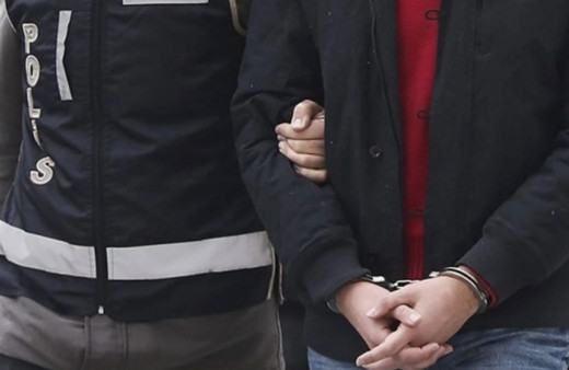 Antalya'da silahlı suç örgütü operasyonunda yakalanan 5 zanlı tutuklandı