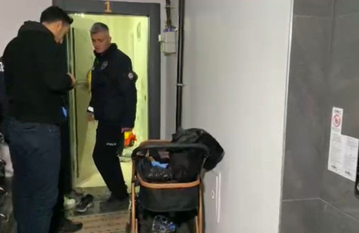 Genç anne ile 1 yaşındaki oğlu ölü bulundu! Bebeği üşümesin diye açmış