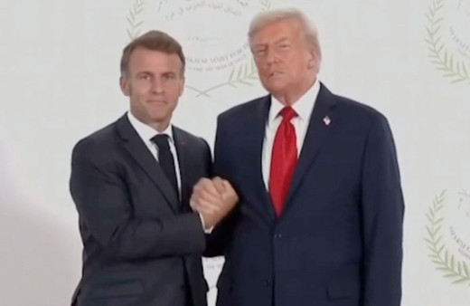 Trump ve Macron'un bilek güreşi gündem olmuştu İngiliz basını dudak okudu olay diyaloglar