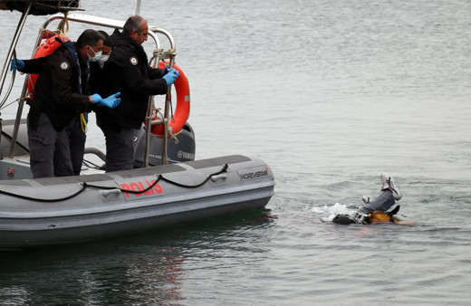 İzmir'de korkunç olay! Balıkçının oltasına insan kafatası takıldı
