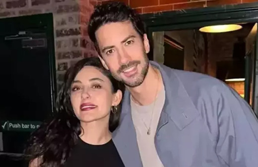 İki yıllık evlilikte ilginç son! Melek Mosso ve Serkan Sağdıç sarılarak boşandı