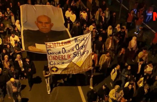 Diyarbakır'daki Öcalan yürüyüşünde polise "düşman" denildi Ömer Çelik'ten tepki