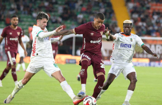 Göztepe, ilk mağlubiyetini Alanyaspor'dan aldı