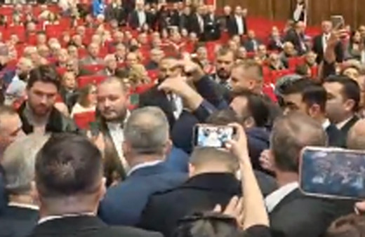 CHP Kocaeli il kongresinde gazetecilere saldırı