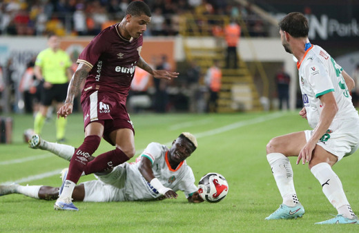 En az gol yiyen Göztepe 8 hafta sonra namağlup ünvanını kaybetti