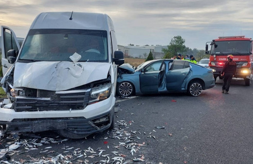 İzmir'de zincirleme trafik kazası! 1 ölü, 4 yaralı