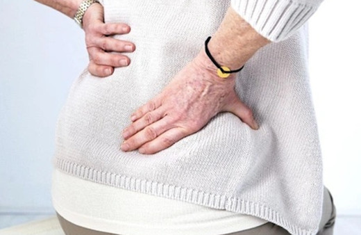 Sırt bölgesinde kemik ağrısına dikkat! Kemik erimesinin belirtisi olabilir...