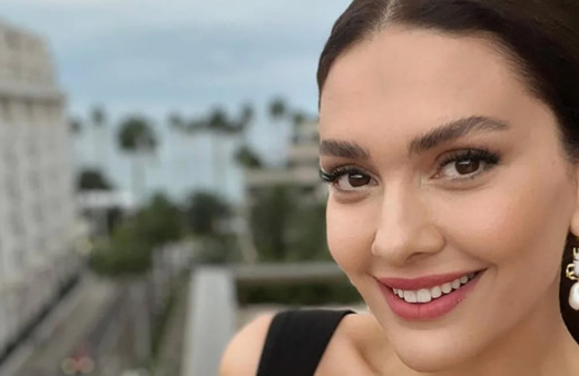 Bergüzar Korel lisedeki halini paylaştı! Kimse o olduğuna inanmadı