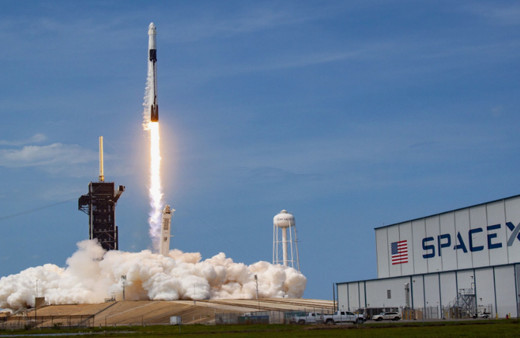 NASA, SpaceX'in Ay'a iniş planının gecikmesi nedeniyle diğer firmalarla anlaşma olabileceğini belirtti