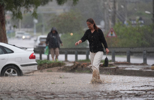 İzmir Foça'da sel felaketi yaşanıyor! Belediye Başkanı acil yardım istedi
