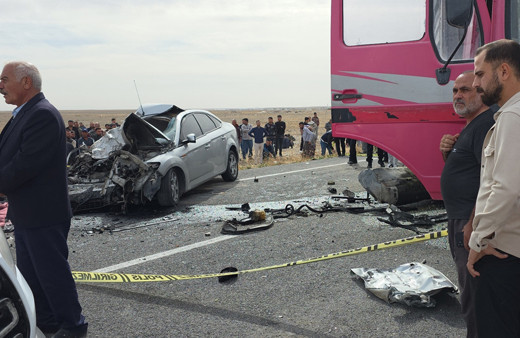 Feci kaza! Kamyonla çarpışan otomobildeki 3 kardeş öldü