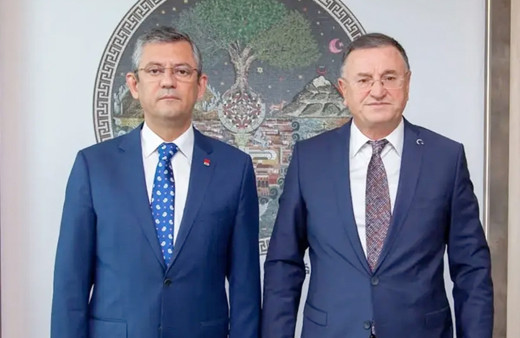 Lütfü Savaş'tan Özgür Özel hakkında suç duyurusu