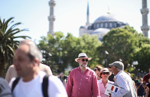İstanbul Valiliğinden turistik bölgelerdeki iş yerlerinde "hanutçuluğa" ilişkin genelge
