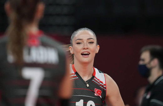 Zehra güneş ayna pozlarıyla sosyal medyayı ateşe verdi! O pozlara bakan bir daha baktı