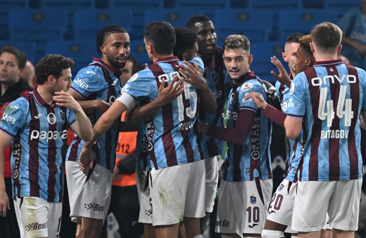 Trabzonspor, sahasında Eyüpspor'u 2-0 mağlup etti
