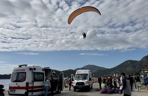 Fethiye'de iki yamaç paraşütü çarpıştı