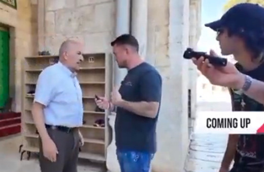 Aşırı sağcı Tommy Robinson, Mescid-i Aksa'ya girebilmek için kendisini "Müslüman" gibi gösterdi