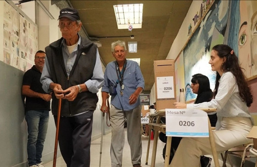 La Libertad Avanza mı Peronist muhalefet mi? Arjantin sandık başında