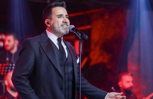 Emrah yıllar sonra sahneye çıktı! Tarzı, şarkılarından çok konuşuldu