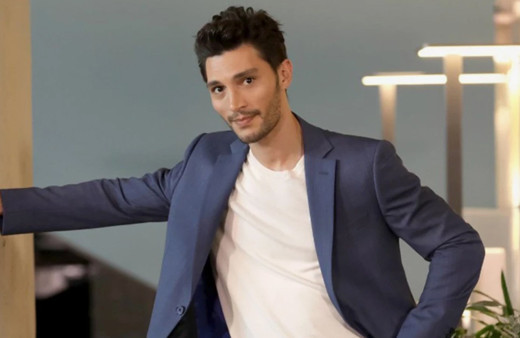 Oyuncu İlhan Şen sevgilisiyle galaya katıldı, sevgilisini herkes annesi zannetti!