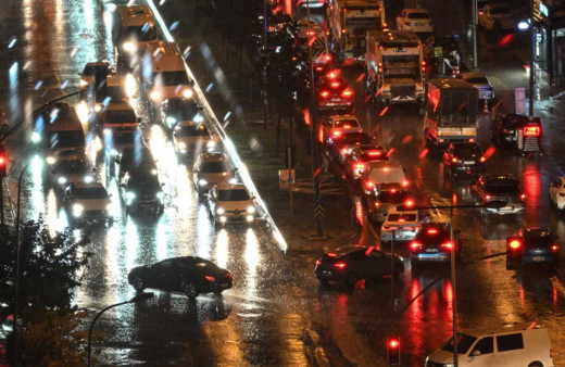 İstanbul’da sağanak yağış hayatı felç etti
