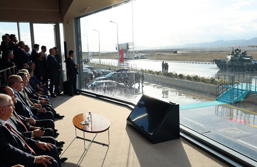 ALTAY Tankı'ndan gösteri sürüşü! TSK'ya teslim edilen ALTAY'ın özellikleri neler?