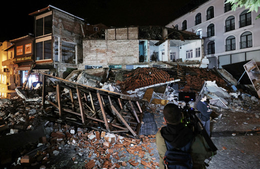 Balıkesir Sındırgı'da deprem oldu yıkımın bilançosu ortaya çıktı