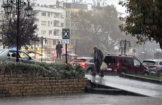 Tekirdağ'da sağanak etkili oldu! Sürücüler aman dikkat