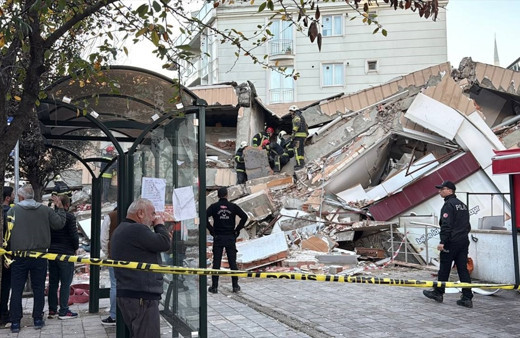Kocaeli'de yürekler ağza geldi! 6 katlı bina çöktü...