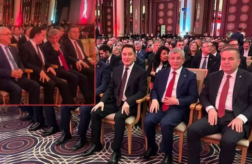 Tüm gözler oraya çevrilmişti: Davutoğlu ve Babacan da geldi