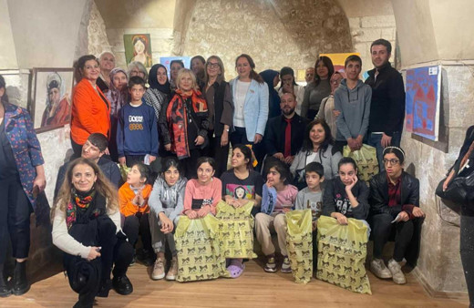 Mardinli çocuklardan dostluk ve sevgi temalı resim sergisi