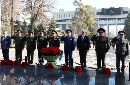 Kazakistan'da BDT üyesi ülkelerin savunma bakanları toplandı