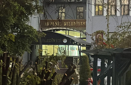 Eski Akdeniz Belediye Başkanı Sarıyıldız yargılandığı davada tahliye edildi