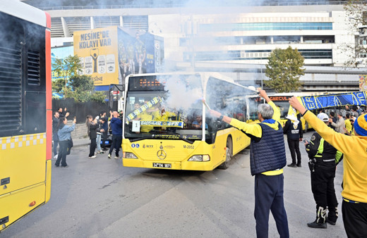 Fenerbahçe taraftarı, Tüpraş Stadı'na hareket etti