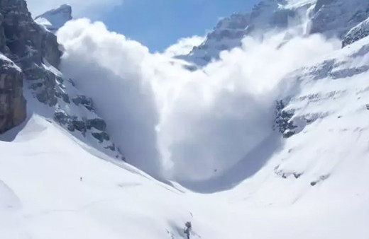 İtalya'da çığ facası 5 kişi hayatını kaybetti