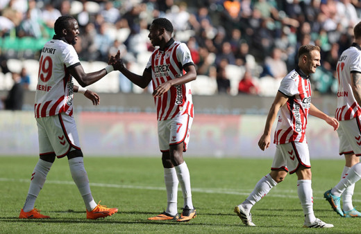 Samsunspor deplasmanda 3 puanı 3 golle aldı