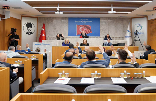 Beylikdüzü Belediye Meclisinde '3 köye 3 meydan' vaadi tartışması
