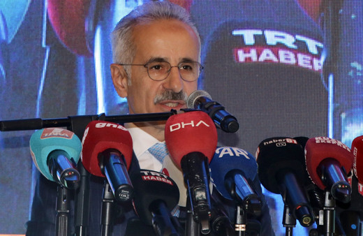 Bakan Uraloğlu'ndan Gebze'de çöken binaya metronun neden olduğu iddialarına yanıt