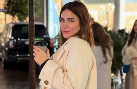 Buse Varol'un ayakkabılarını görenler toynağa benzetti! Garip ayakkabıların fiyatı daha garip...