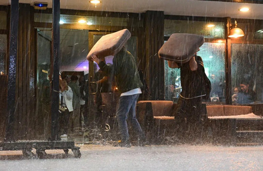 Sağanak ve poyraza dikkat! İstanbullular önleminizi alın...