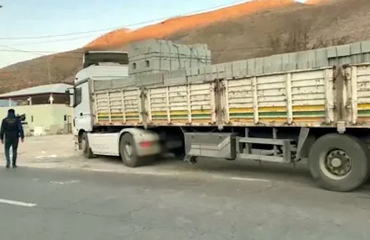 Bitlis'te insan kaçakçılığı! Tırın dorsesinde 20 düzensiz göçmen yakalandı