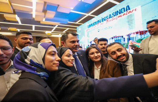 Bakan Kurum, genç mühendis ve mimarlarla Hatay'da asrın inşasını anlattı: ''Ülkemizin sizin gibi mimarlara, mühendislere ihtiyacı var''